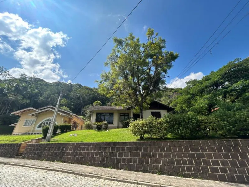 Casa à venda no bairro Ribeirão Fresco em Blumenau, com amplo terreno e localização privilegiada para o conforto da sua família! - foto 1