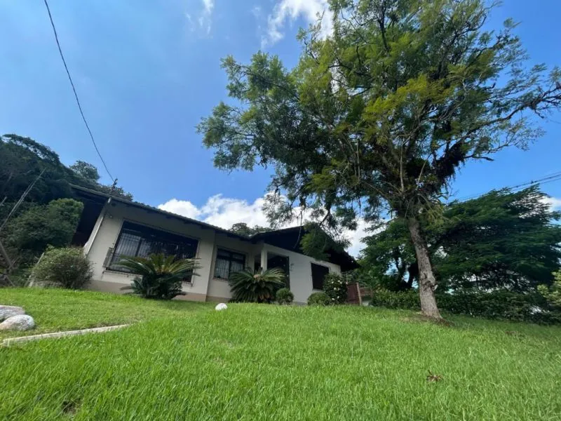 Casa à venda no bairro Ribeirão Fresco em Blumenau, com amplo terreno e localização privilegiada para o conforto da sua família! — foto 2