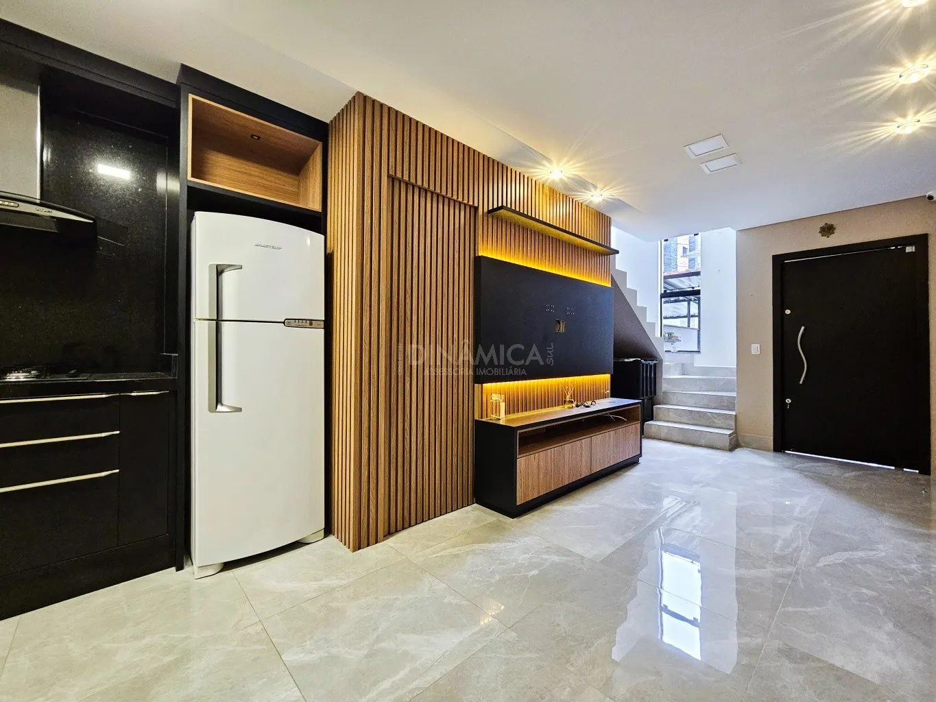 Sobrado a venda em Blumenau no bairro Escola Agrícola com 02 Suítes - foto 1