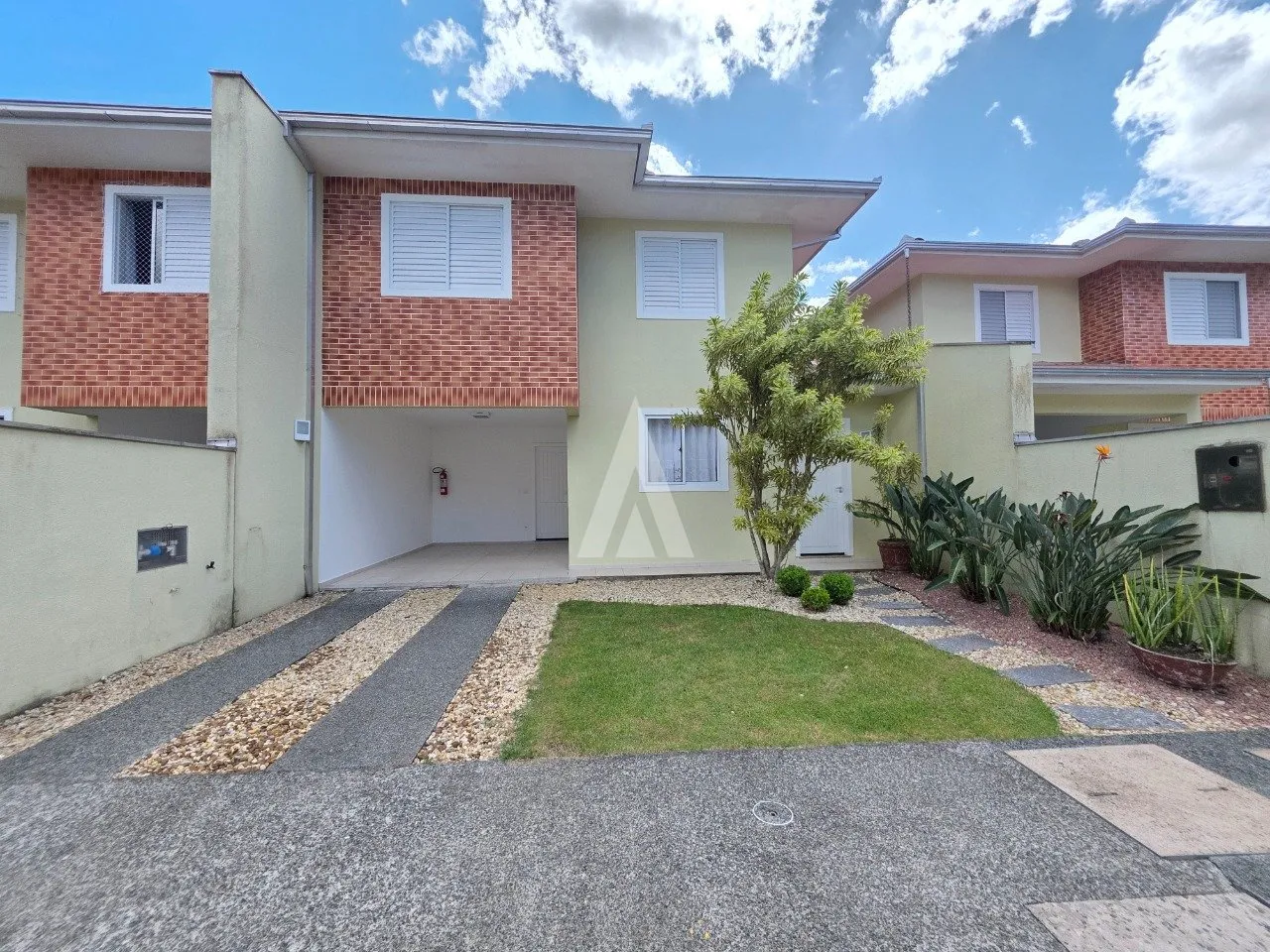 Casa com 1 suíte e 2 quartos à venda no bairro Bom Retiro em Joinville-SC por R$850.000,00. - foto 1