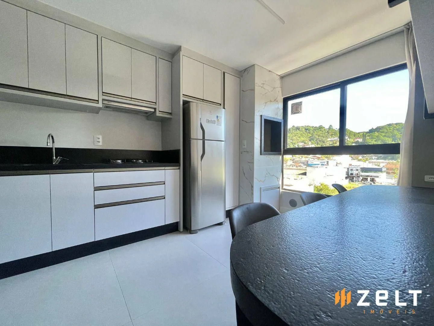 Apartamento com 1 dormitório para alugar, 27 m por R$ 2.450,00/mês - Centro - Blumenau/SC - foto 1