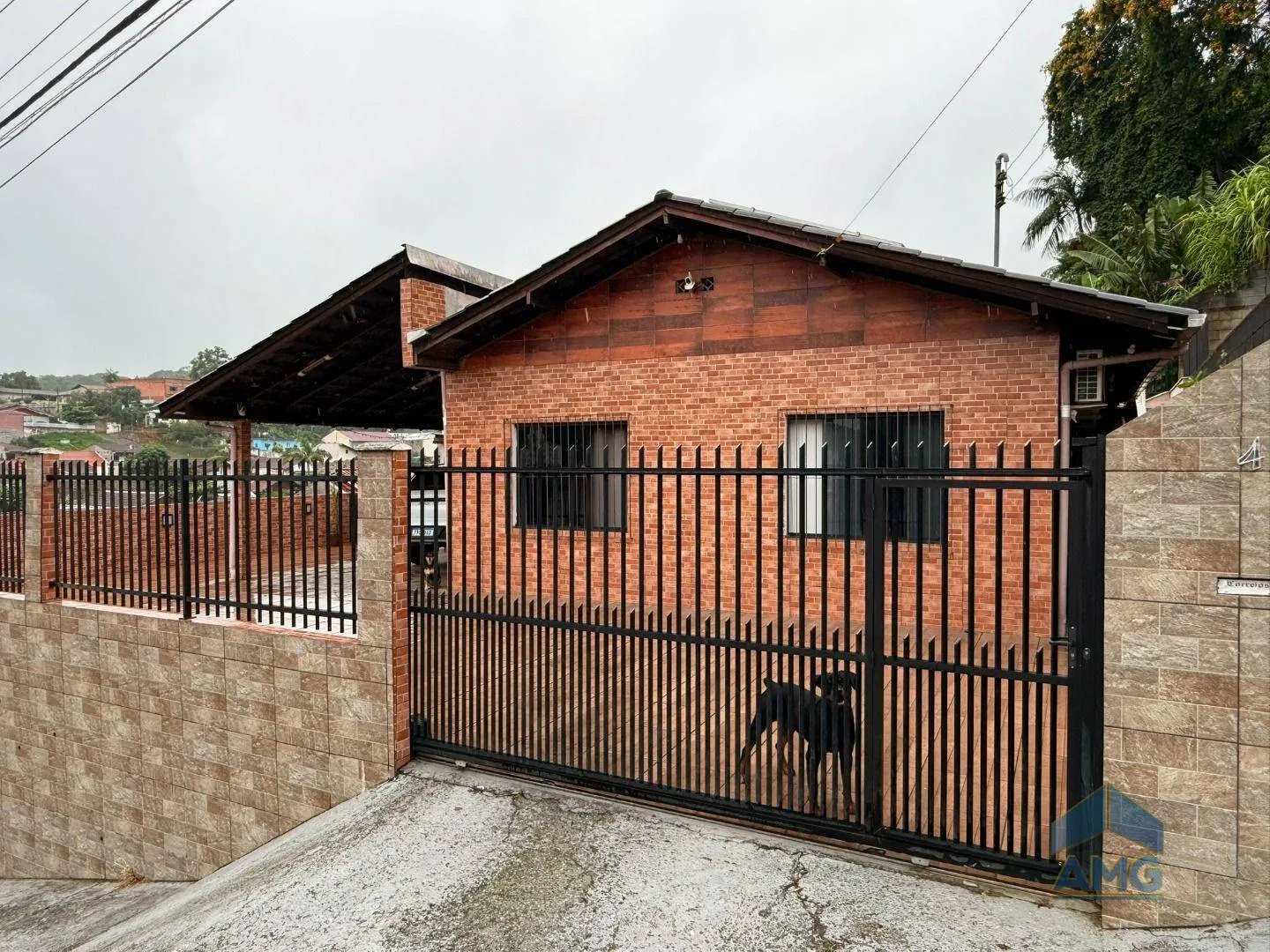 Ampla casa no Bairro Itoupava Central com piscina e placas solares. - foto 1