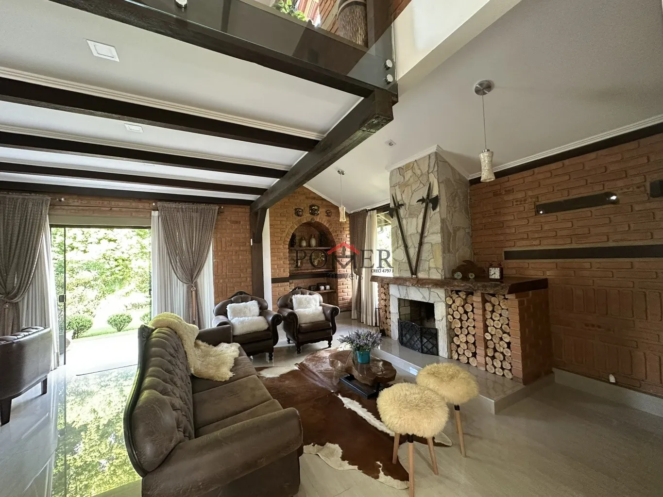 Casa com 523m construídos em terreno de 889,65m, com 4 dormitórios sendo 1 suíte + 1 suíte master, piscina e ótima localização próxima à Rota Enxaimel. — foto 5