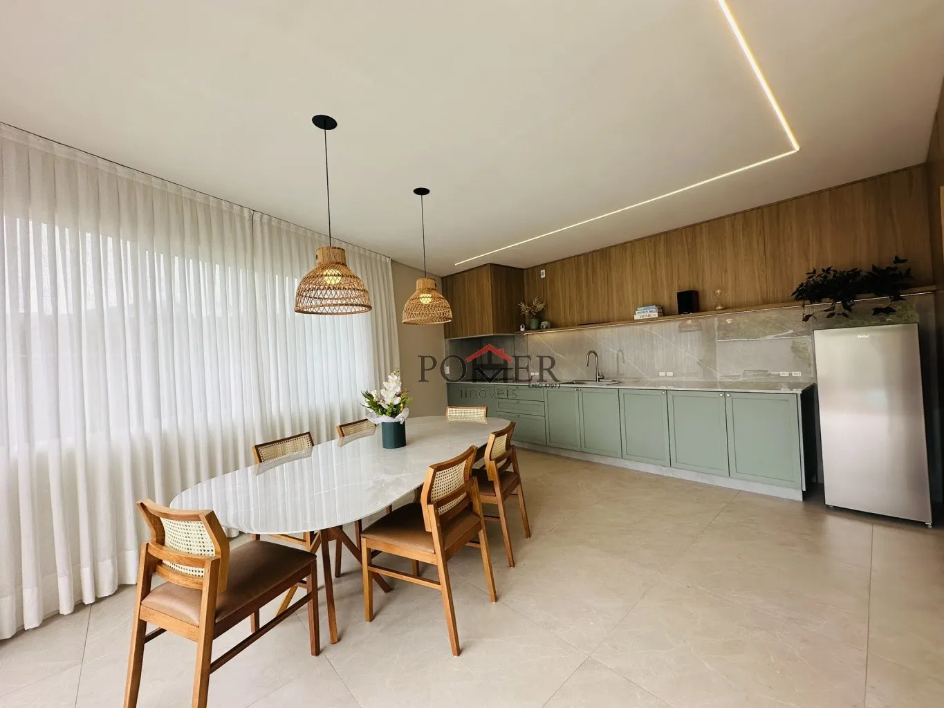 Casa semi mobiliada em Pomerode com 156,92m de área construída, 2 dormitórios (1 suíte com closet e jardim de inverno), terreno de 450,41m, área de festas e piscina aquecida - foto 1