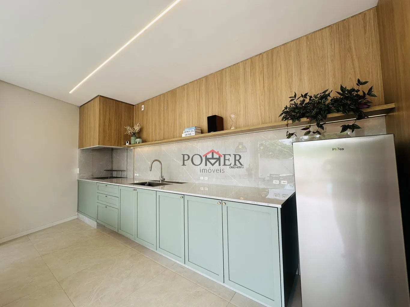 Casa semi mobiliada em Pomerode com 156,92m de área construída, 2 dormitórios (1 suíte com closet e jardim de inverno), terreno de 450,41m, área de festas e piscina aquecida — foto 2