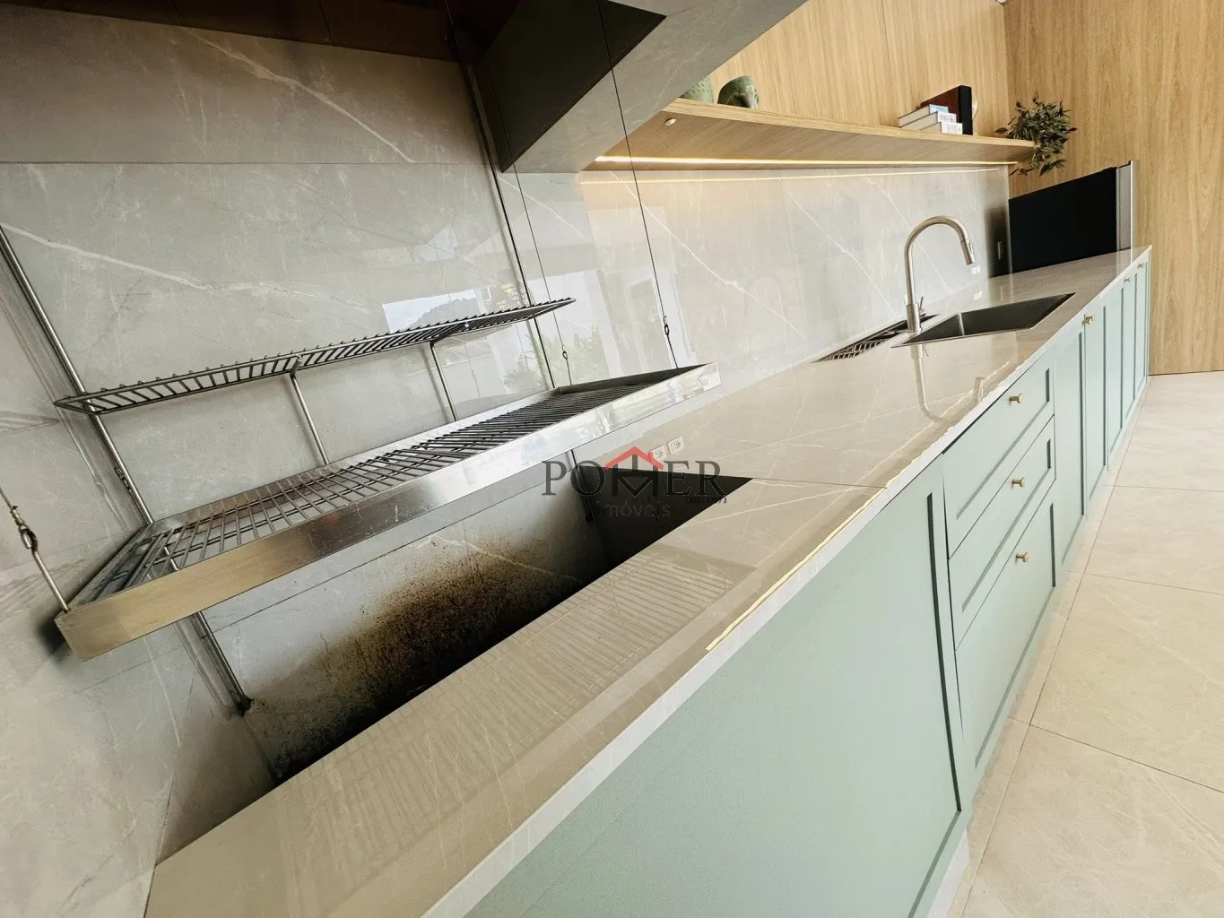 Casa semi mobiliada em Pomerode com 156,92m de área construída, 2 dormitórios (1 suíte com closet e jardim de inverno), terreno de 450,41m, área de festas e piscina aquecida — foto 3