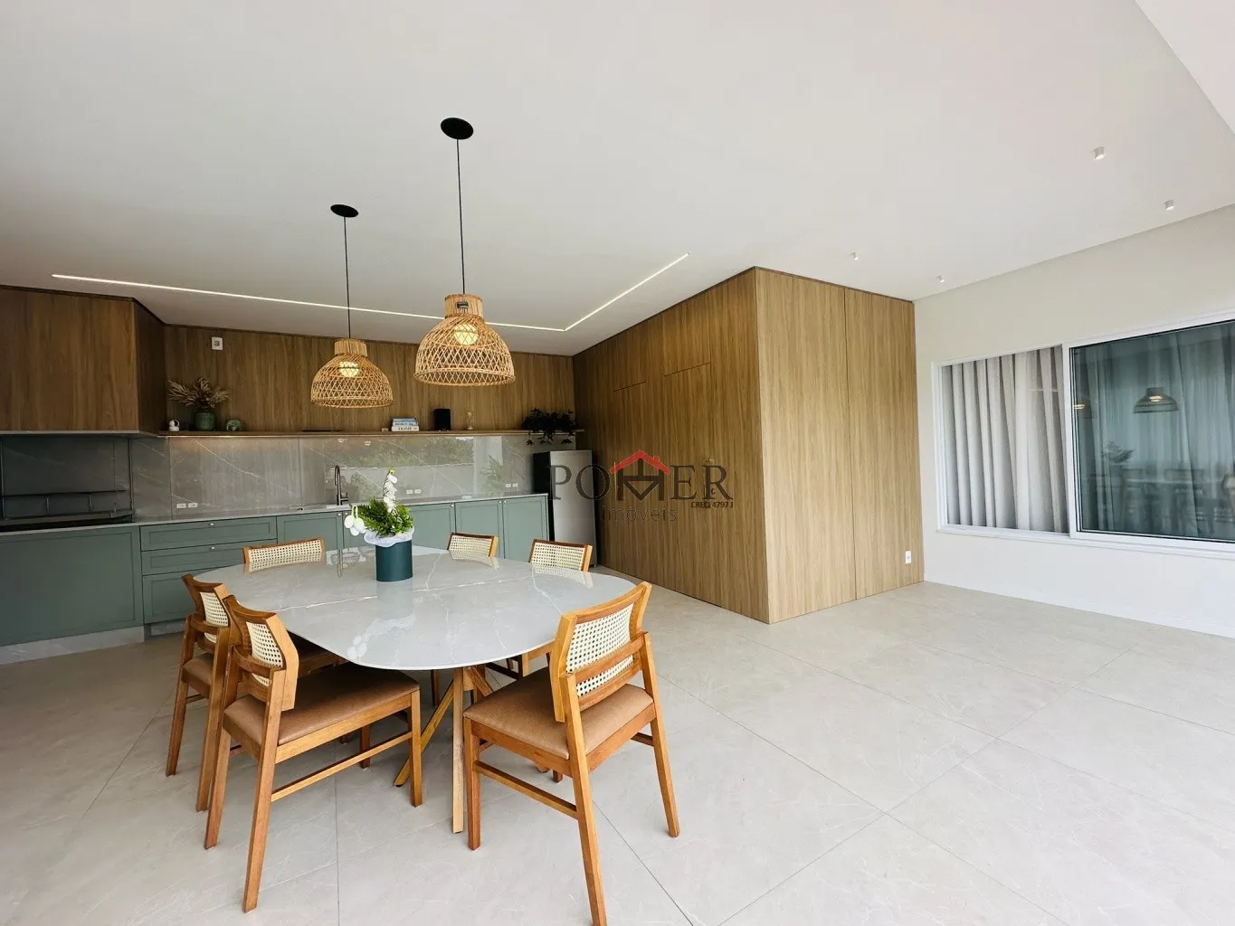 Casa semi mobiliada em Pomerode com 156,92m de área construída, 2 dormitórios (1 suíte com closet e jardim de inverno), terreno de 450,41m, área de festas e piscina aquecida — foto 4