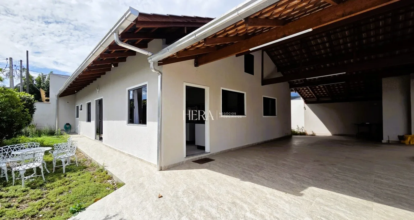 Casa de 2 dormitórios sendo 2 suítes para locação no bairro Vorstardt - foto 1