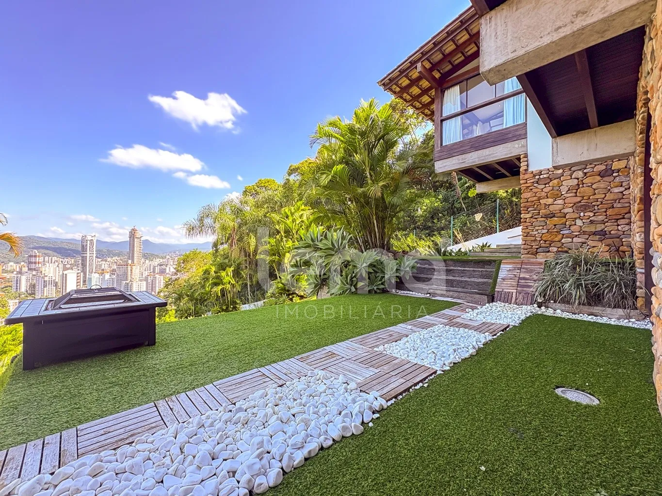 Casa · à venda · 4 quartos · 272m² · Ponta Aguda, Blumenau