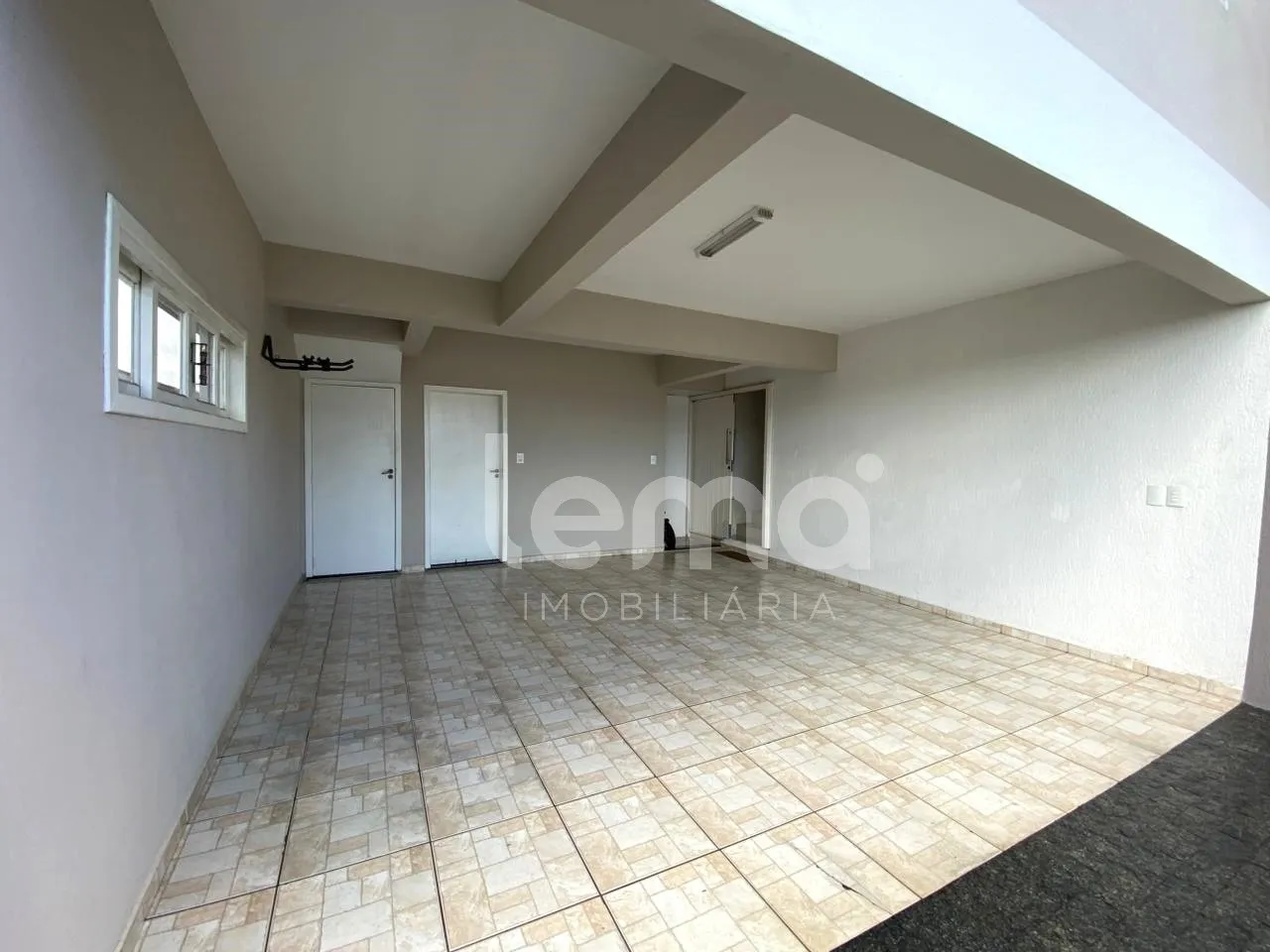 Casa mobiliada e equipada com 3 dormitórios sendo 1 suíte, piscina no bairro Badenfurt em Blumenau. — foto 5