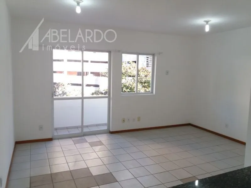 APARTAMENTO COM UM DORMITÓRIOS, UMA VAGA DE GARAGEM, SACADA COM CHURRASQUEIRA, PRÓXIMO À FURB - BAIRRO ITOUPAVA SECA — foto 2