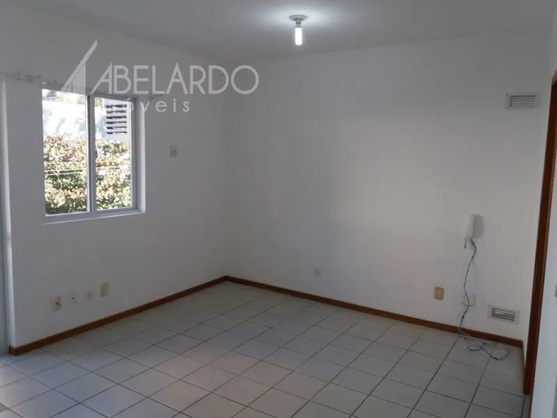 APARTAMENTO COM UM DORMITÓRIOS, UMA VAGA DE GARAGEM, SACADA COM CHURRASQUEIRA, PRÓXIMO À FURB - BAIRRO ITOUPAVA SECA — foto 4