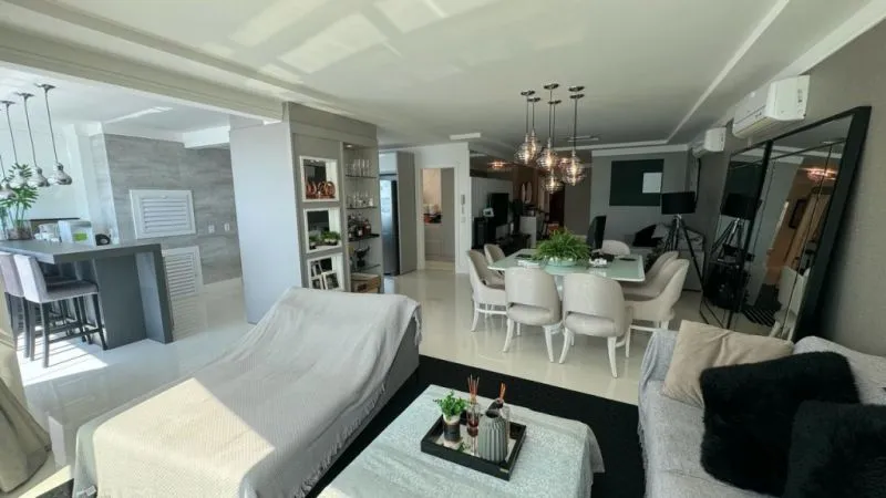 APARTAMENTO MOBILIADO, FRENTE MAR, COM QUATRO SUÍTES E TRÊS VAGAS DE GARAGEM - EM MEIA PRAIA/ITAPEMA — foto 2