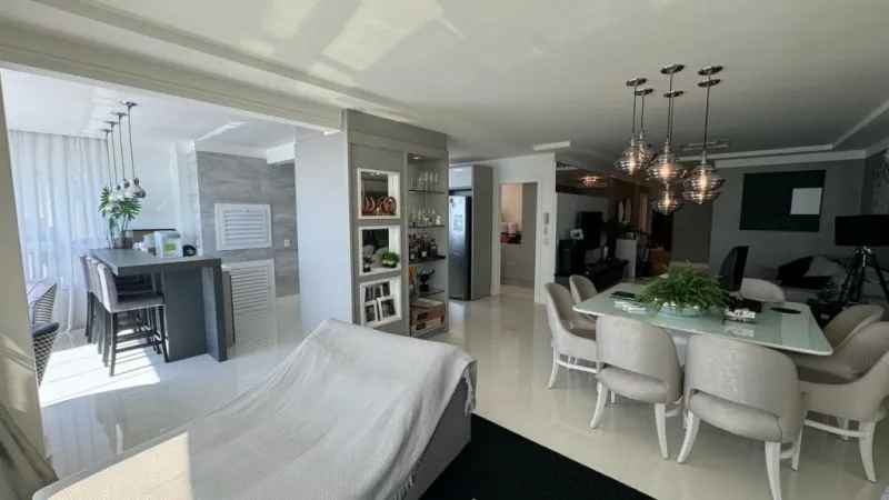 APARTAMENTO MOBILIADO, FRENTE MAR, COM QUATRO SUÍTES E TRÊS VAGAS DE GARAGEM - EM MEIA PRAIA/ITAPEMA — foto 3