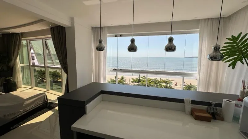 APARTAMENTO MOBILIADO, FRENTE MAR, COM QUATRO SUÍTES E TRÊS VAGAS DE GARAGEM - EM MEIA PRAIA/ITAPEMA — foto 6
