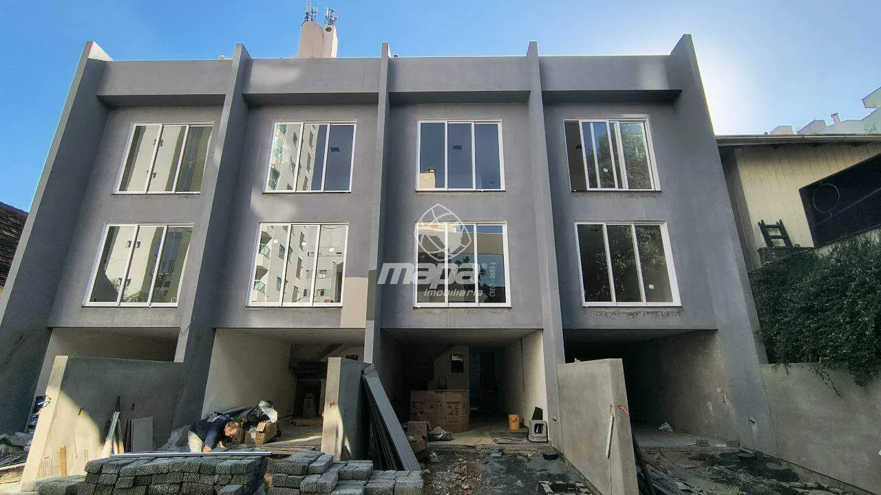 Sobrado para Alugar no Bairro Victor Konder em Blumenau - foto 1