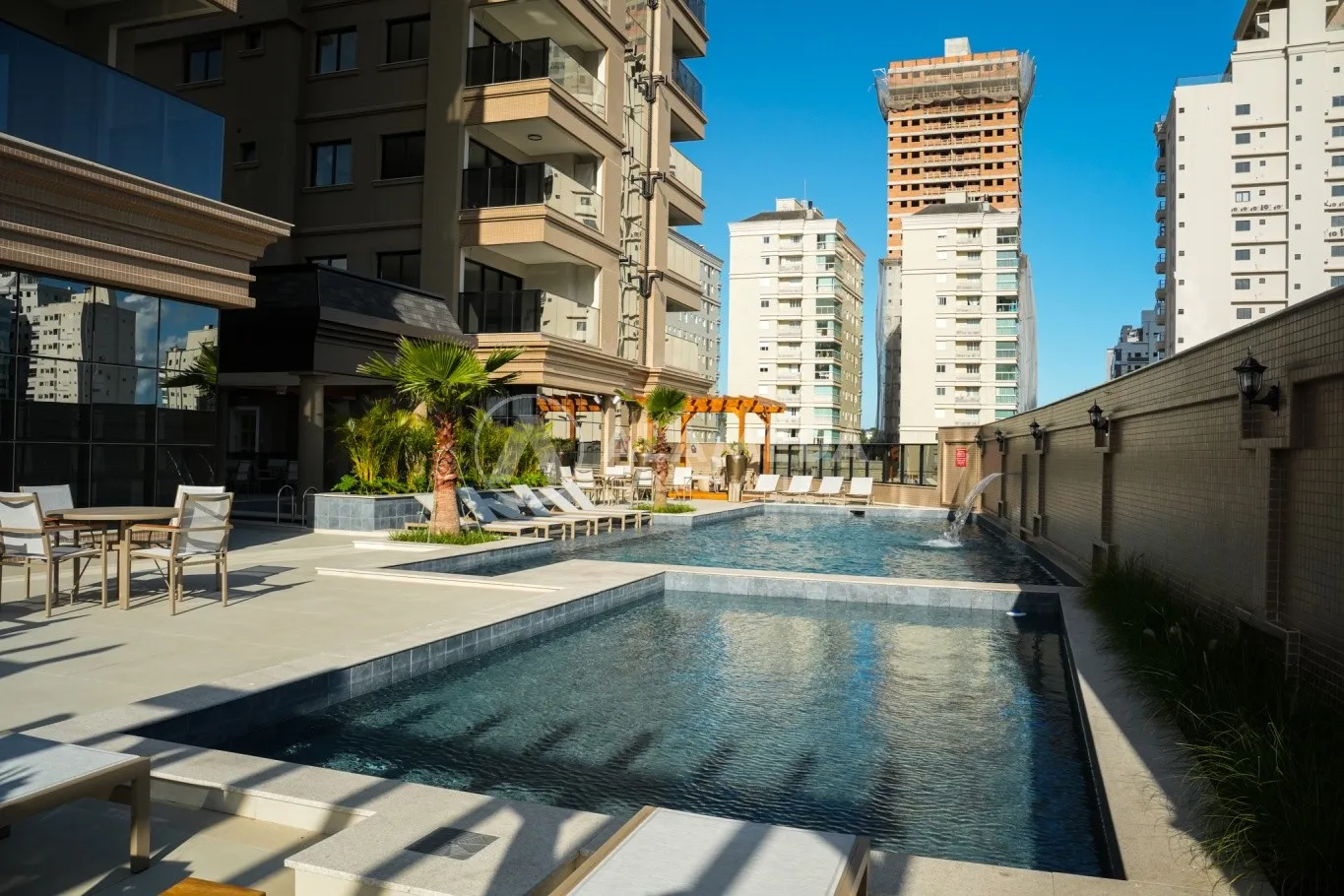 APARTAMENTO À VENDA EM ITAPEMA/SC - CENTRO. — foto 2