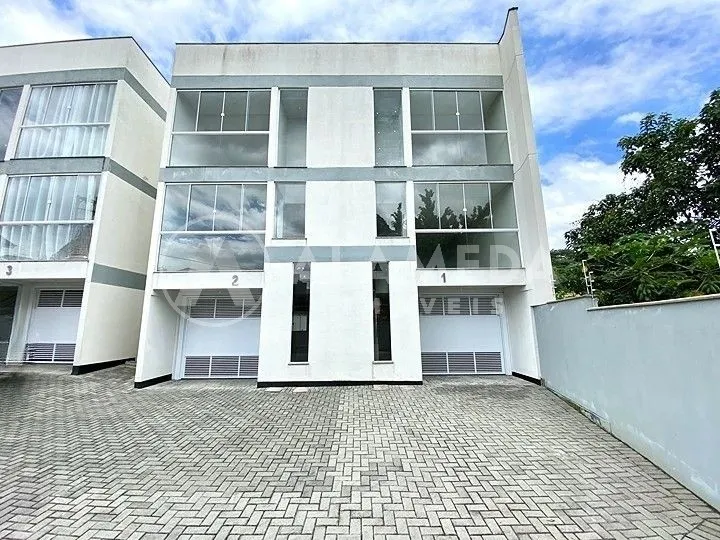 SOBRADOS TRIPLEX EM CONDOMÍNIO FECHADO À VENDA. - foto 1