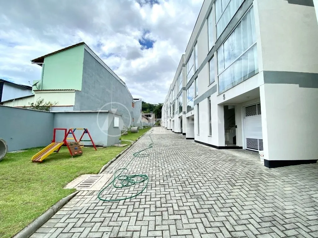 SOBRADOS TRIPLEX EM CONDOMÍNIO FECHADO À VENDA. — foto 2