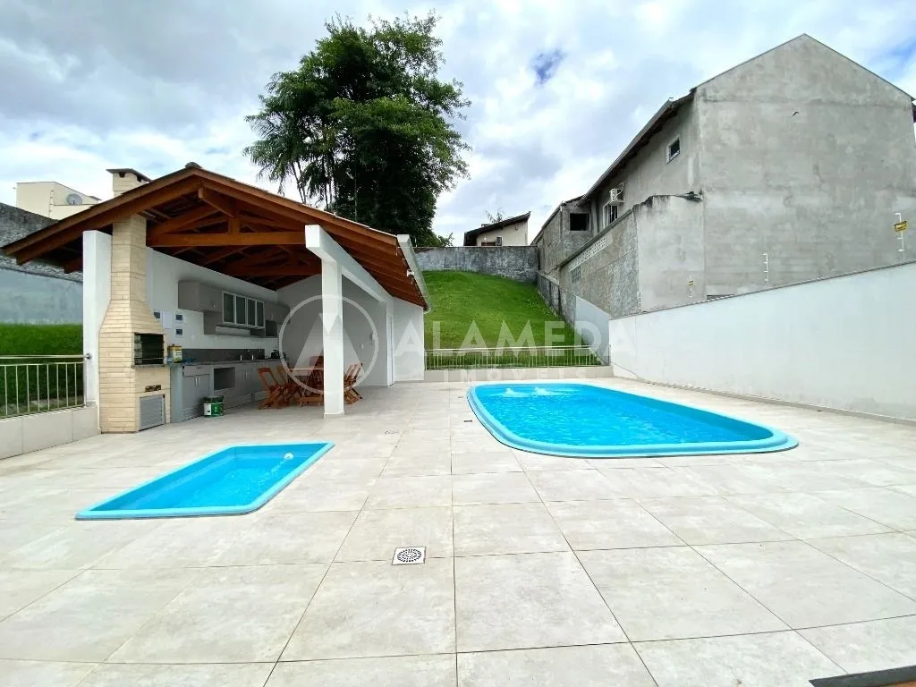 SOBRADOS TRIPLEX EM CONDOMÍNIO FECHADO À VENDA. — foto 3