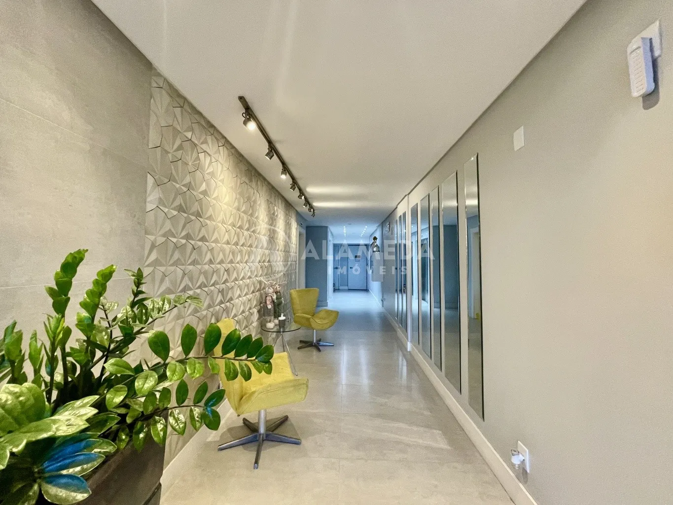 APARTAMENTO SEMIMOBILIADO À VENDA NO BAIRRO ITOUPAVA SECA! — foto 2