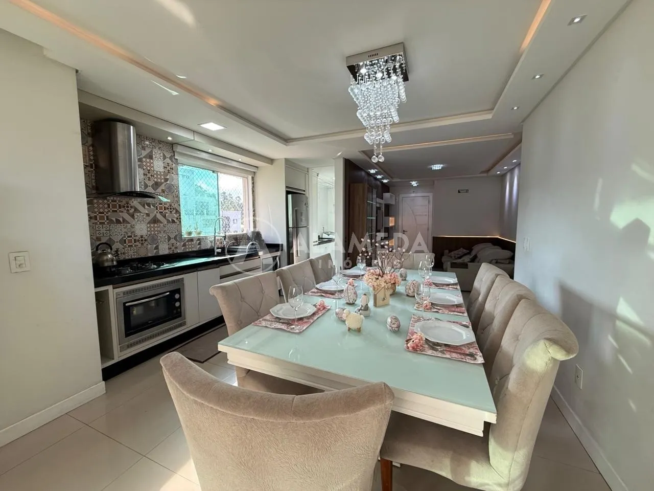 Apartamento de alto padrão com 102m, totalmente mobiliado - permanece tudo, inclusive eletrodomésticos. Imóvel com pintura nova, pronto para morar. — foto 4