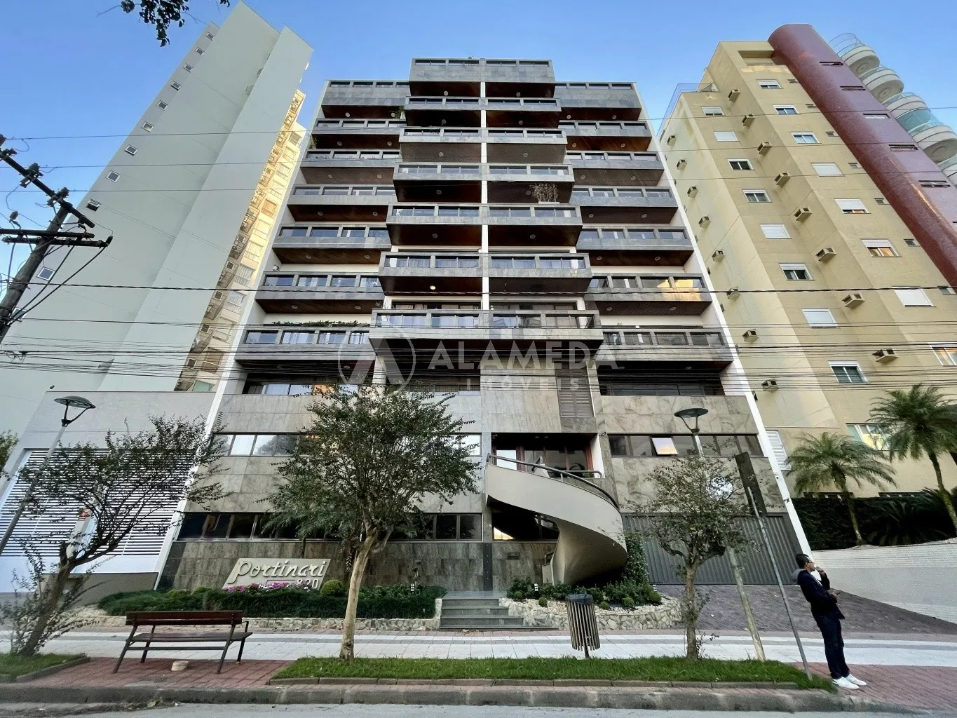 APARTAMENTO SEMIMOBILIADO À VENDA NO BAIRRO JARDIM BLUMENAU! - foto 1