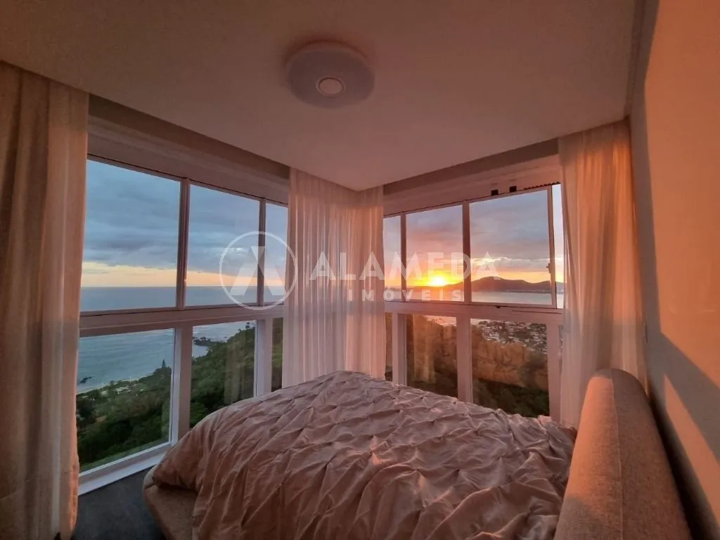 AMPLA COBERTURA À VENDA NO CENTRO DE PENHA! - foto 1