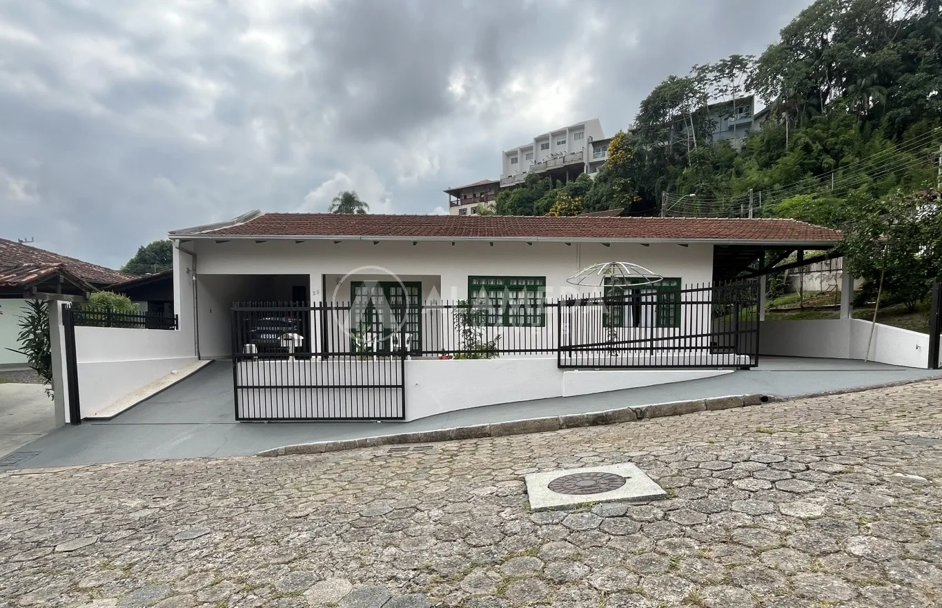 Casa à venda no bairro Itoupava Norte - Blumenau com 3 dormitórios totalmente plana. Apta para financiamento bancário. - foto 1
