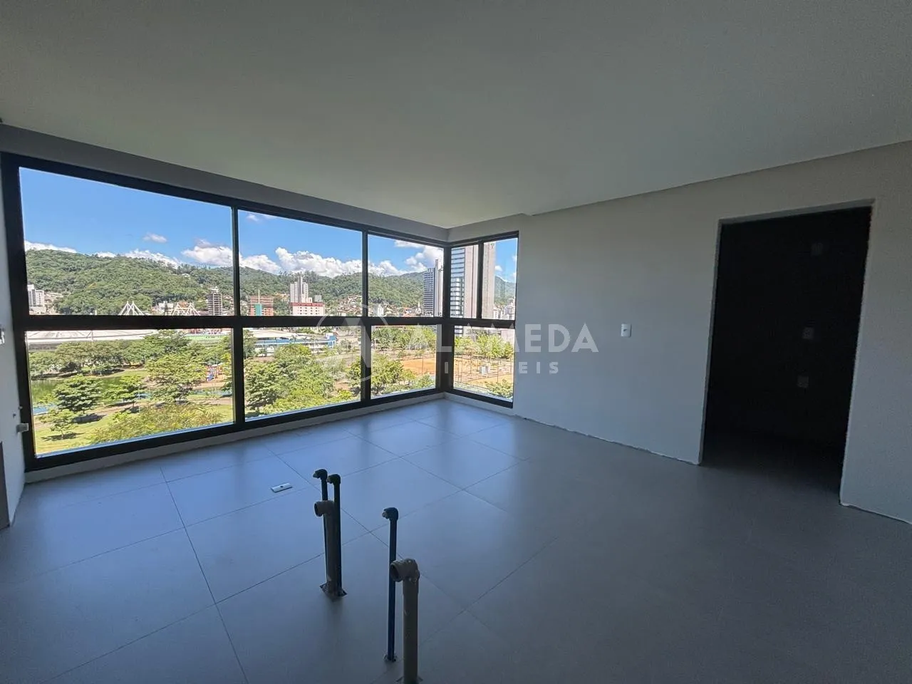 Apartamento com 2 suítes e 2 vagas de garagem no Bairro Vila Nova! - foto 1