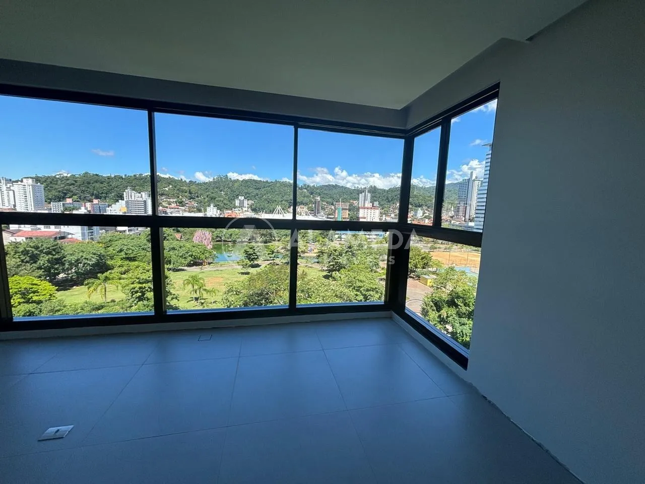 Apartamento com 2 suítes e 2 vagas de garagem no Bairro Vila Nova! — foto 3