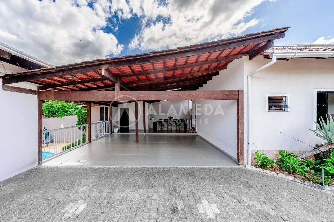 CASA À VENDA NO BAIRRO VELHA CENTRAL. — foto 3