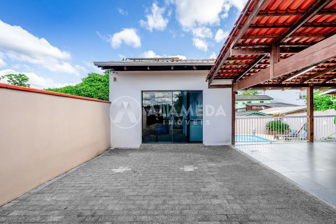 CASA À VENDA NO BAIRRO VELHA CENTRAL. — foto 4