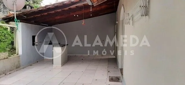 ÓTIMA CASA À VENDA NO BAIRRO ÁGUA VERDE. — foto 2