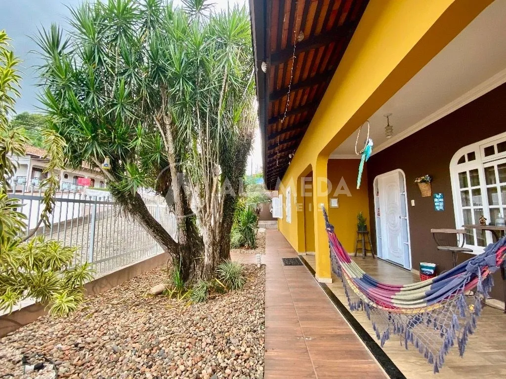 CASA AMPLA DE ESQUINA A VENDA NO BAIRRO ITOUPAVA CENTRAL! — foto 2