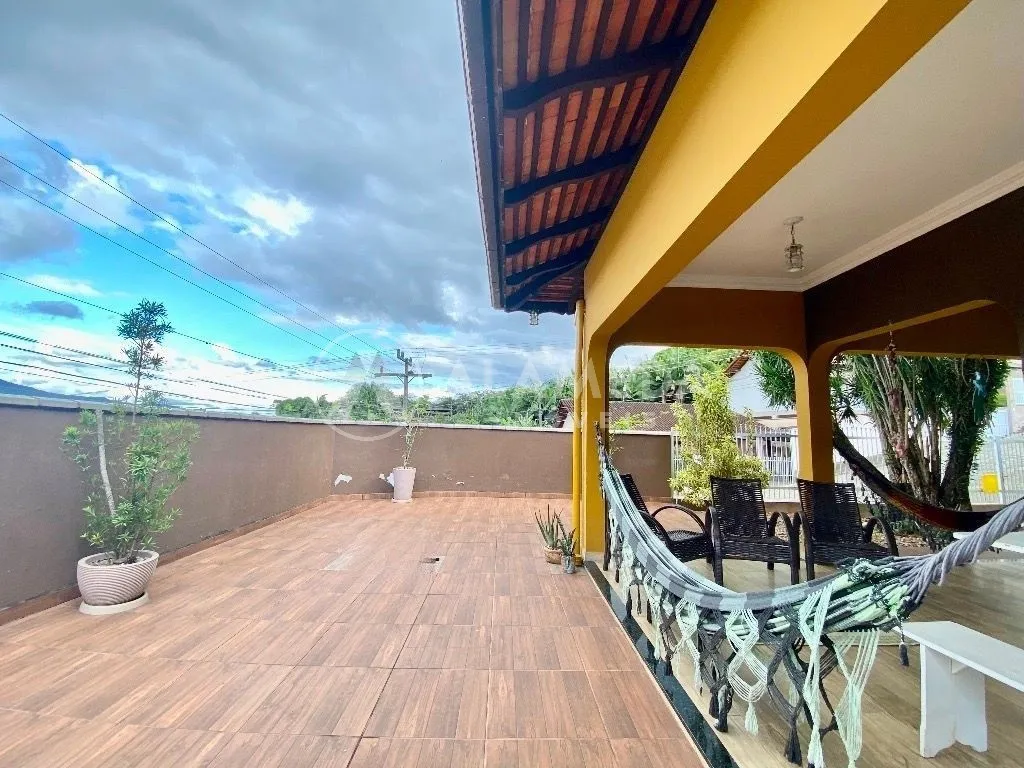 CASA AMPLA DE ESQUINA A VENDA NO BAIRRO ITOUPAVA CENTRAL! — foto 6