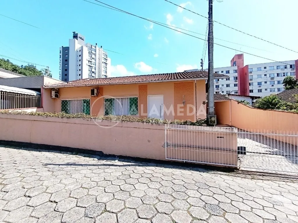 CASA À VENDA NO BAIRRO VELHA. - foto 1