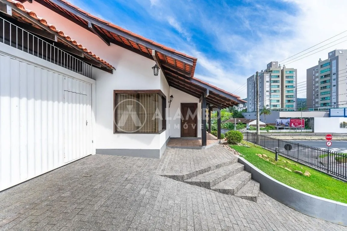 CASA À VENDA NO BAIRRO VELHA. — foto 3