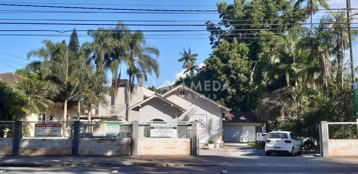 TERRENO COM CASA À VENDA EM ÓTIMA LOCALIZAÇÃO. - foto 1