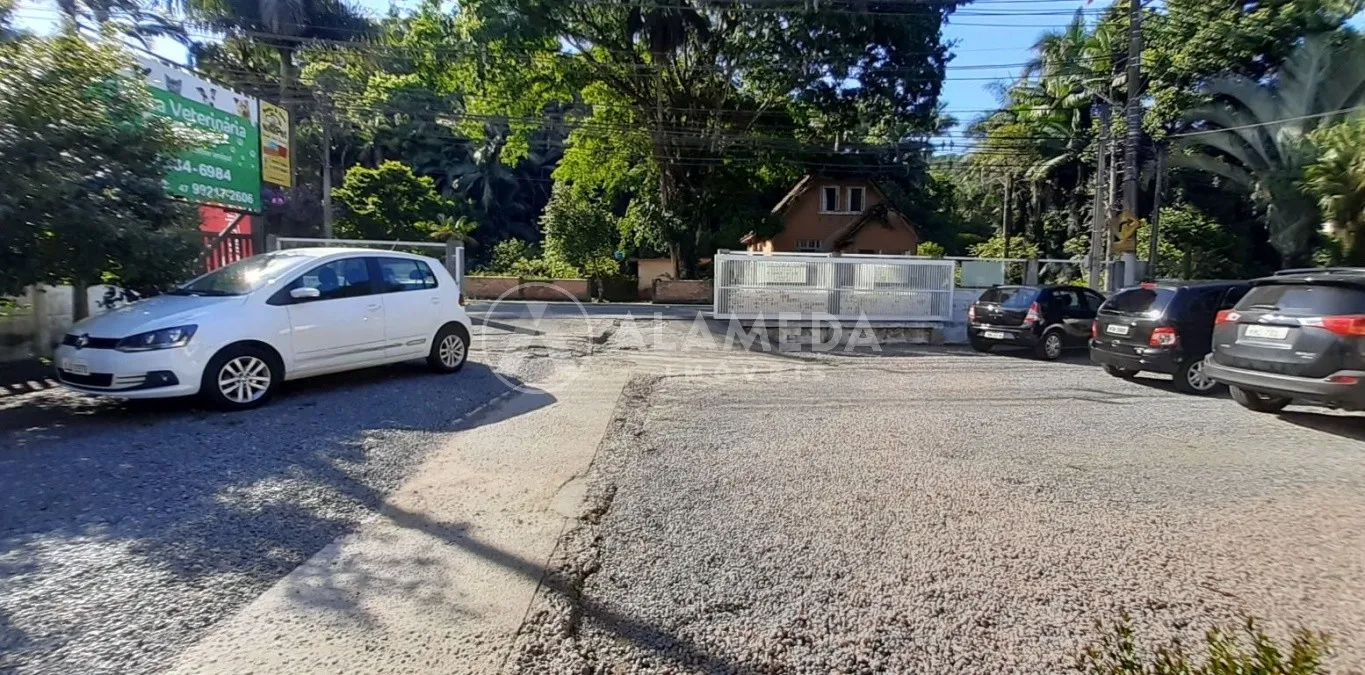 TERRENO COM CASA À VENDA EM ÓTIMA LOCALIZAÇÃO. — foto 2