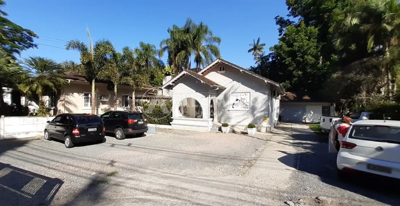 TERRENO COM CASA À VENDA EM ÓTIMA LOCALIZAÇÃO. — foto 3