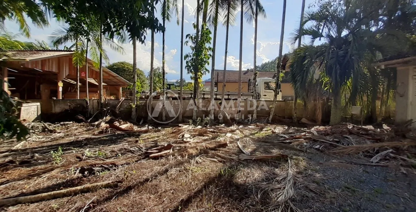 TERRENO COM CASA À VENDA EM ÓTIMA LOCALIZAÇÃO. — foto 7