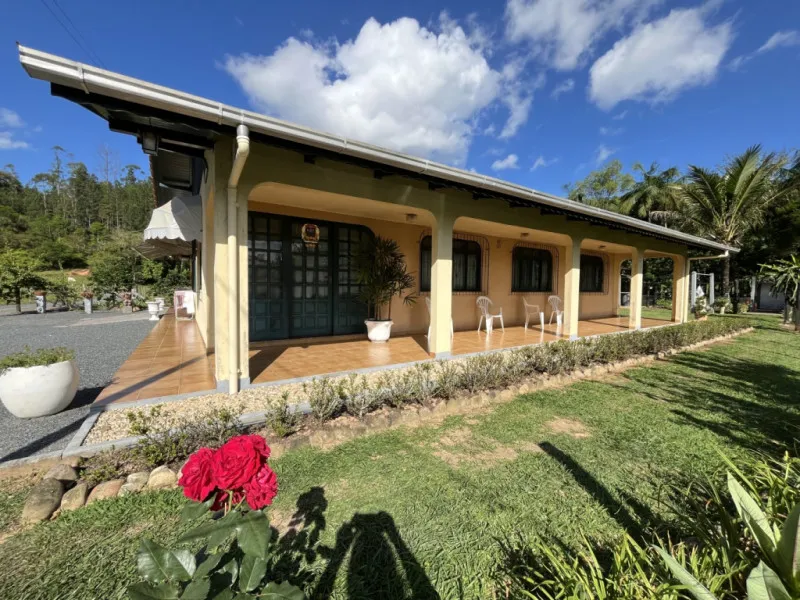 Sítio com 9.517,00m de área, com casa de alvenaria, no bairro Fidélis em Blumenau! - foto 1