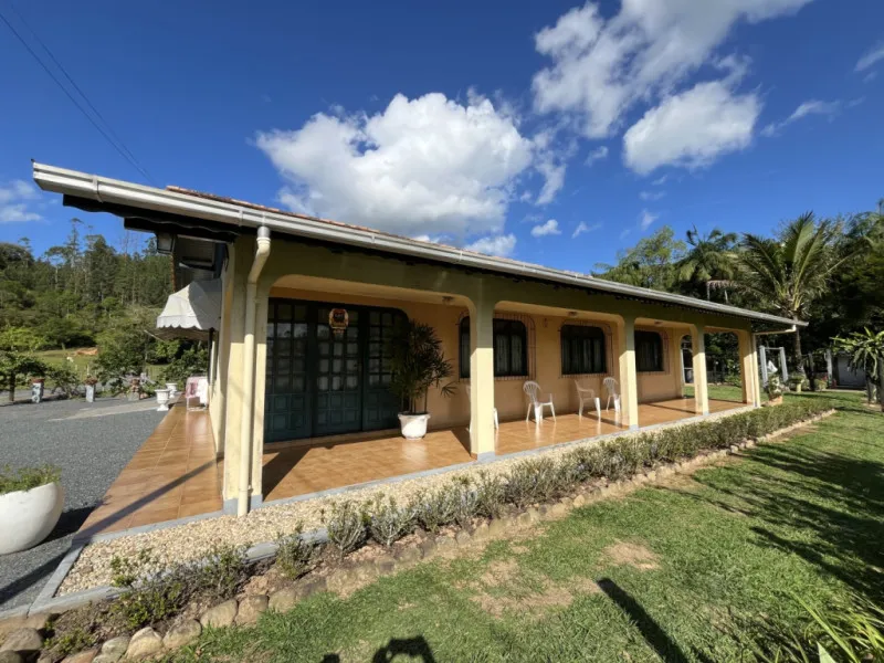 Sítio com 9.517,00m de área, com casa de alvenaria, no bairro Fidélis em Blumenau! — foto 2