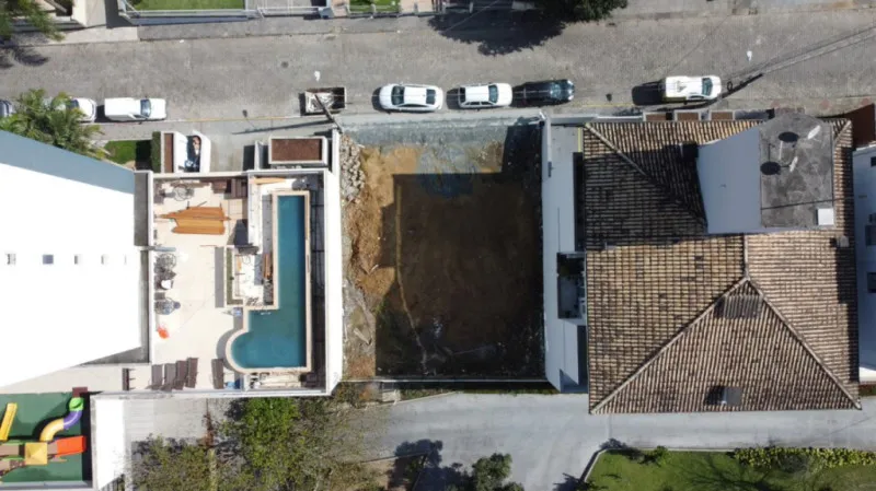 Terreno na Vila Nova, livre de enchentes, medindo 300 m, sendo 15 metros de Frente e 20 metros de profundidade (Ref: 9751) — foto 2