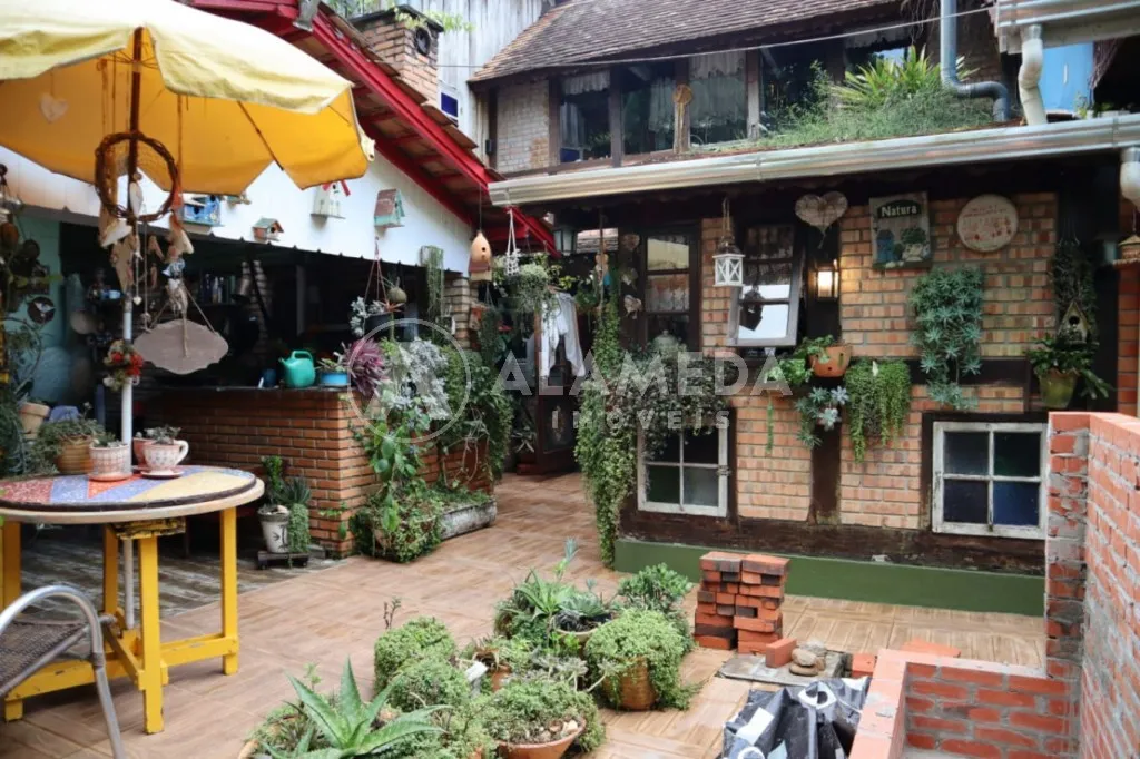 Casa em estilo enxaimel com dois lotes de terreno. — foto 7