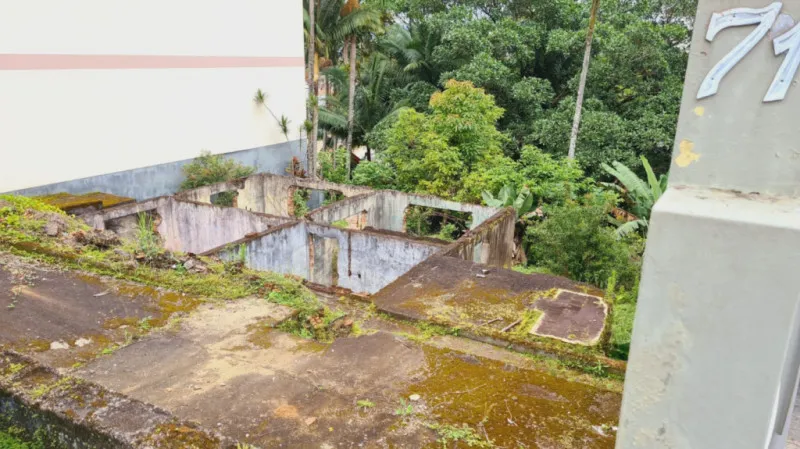 Terreno localizado no Bairro do Salto na Cidade de Blumenau, próximo a antiga Fábrica de Cristais Hering, Floricultura Paraíso. Rua com Calçamento, em loteamento e área residencial e totalmente livre de enchentes com 525,00 m , com 15 metros de frente. — foto 7
