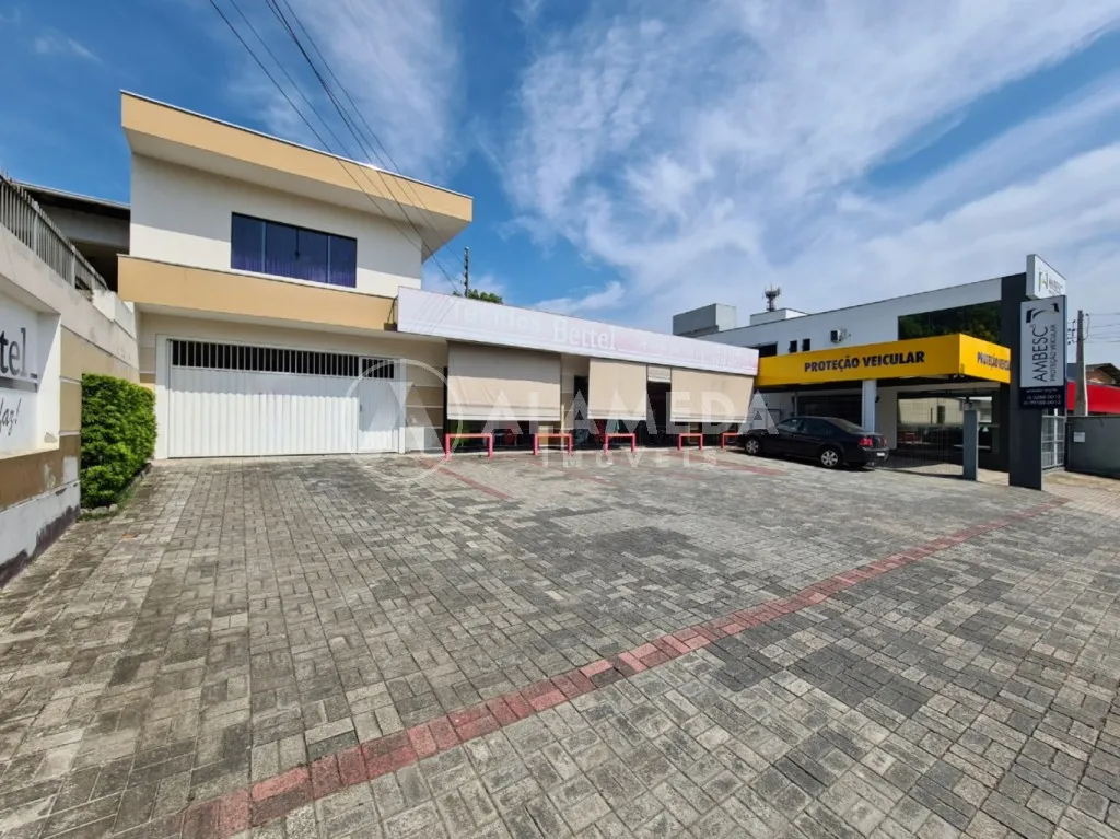 Sala comercial com casa residencial no bairro Itoupava Norte - foto 1