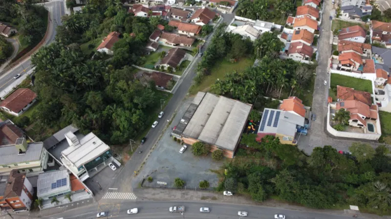 Terreno Plano, Escriturado no Bairro Escola Agrícola, com área total de 4075m2, sendo 39m x 105m em rua calçada. — foto 2