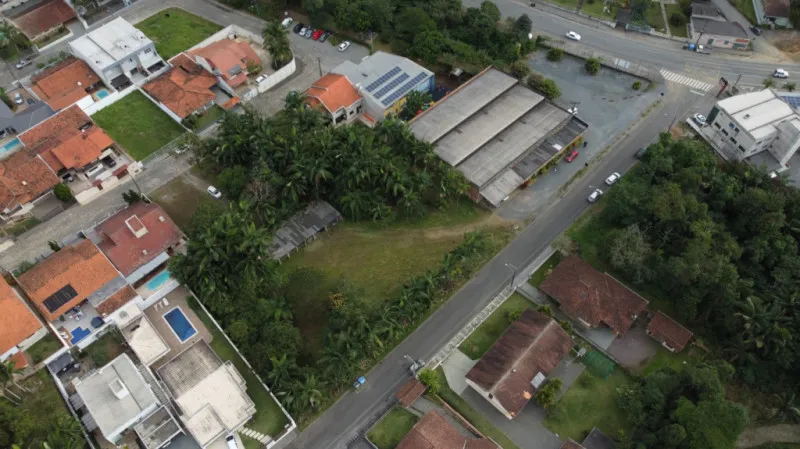 Terreno Plano, Escriturado no Bairro Escola Agrícola, com área total de 4075m2, sendo 39m x 105m em rua calçada. — foto 3